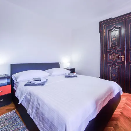 Edo-1 By Interhome Lovran