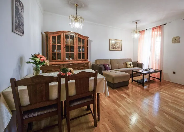 Edo-1 By Interhome Lovran